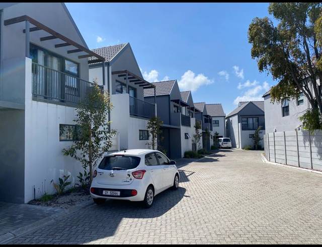 3 BEDROOM TOWNHOUSE FOR SALE IN SILVER OAKS